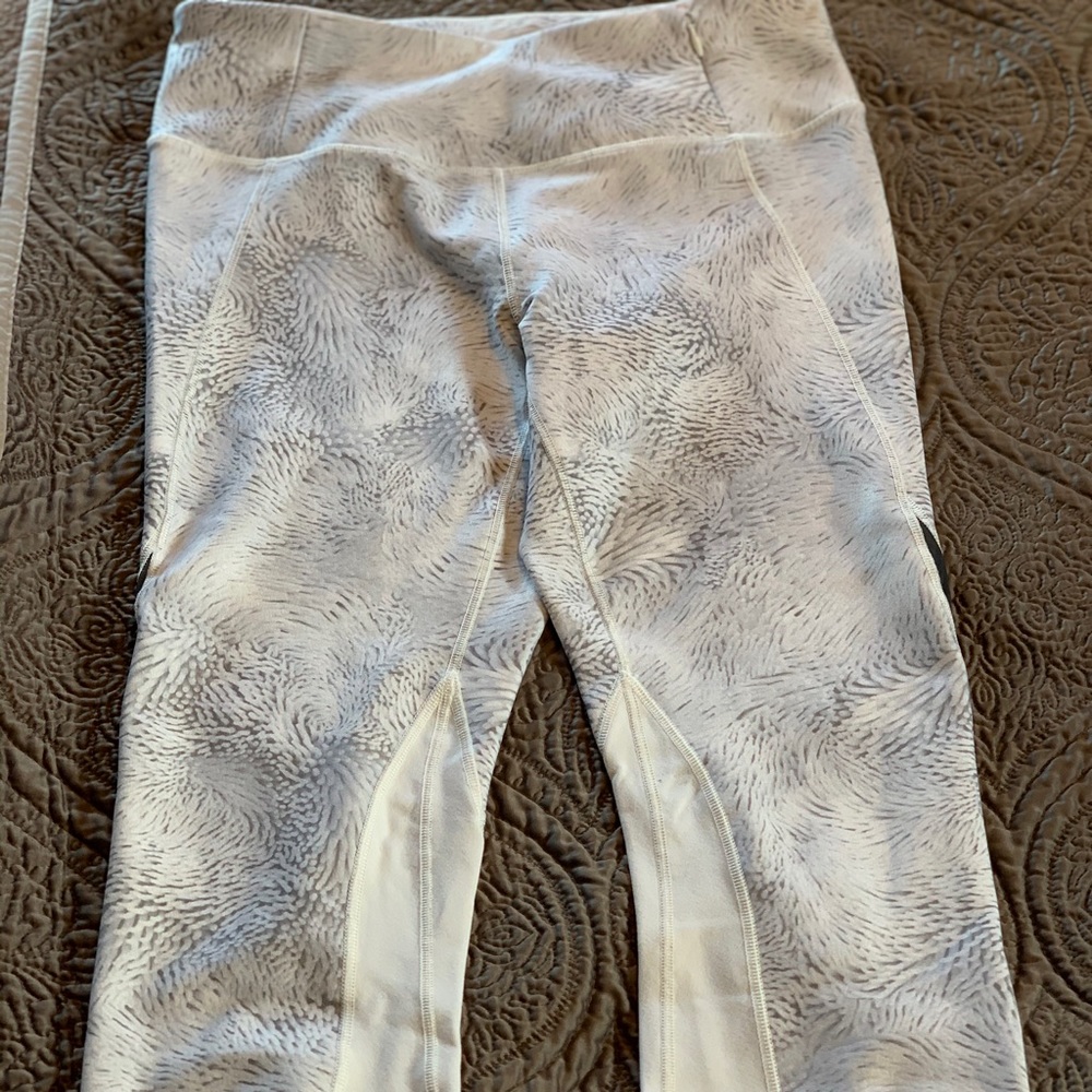 Calia White w/Grey Pattern Crop Tights Size M
